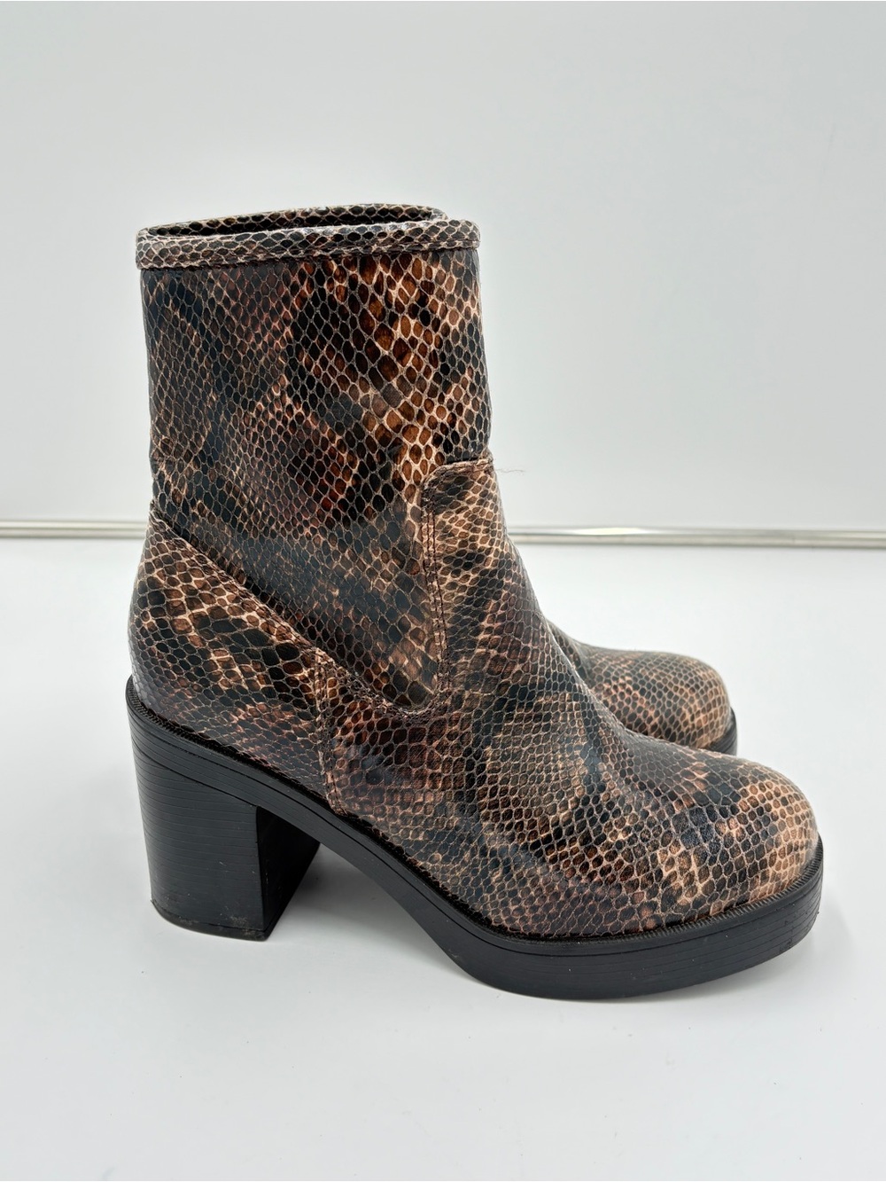 Urban Outfitters Brown Snakeskin Leather Round Toe Block Heel Zip Women’s Size 8